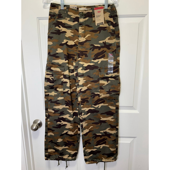 Levi's Pants - Women's Levi's Camouflage '94 Baggy Cargo Pants Size 25